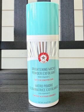 First Aid Beauty Brightening Micro Powder Exfoliant